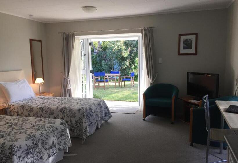 Ash Grove Boutique Motel