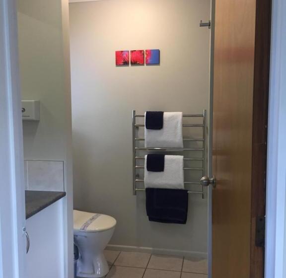 Ash Grove Boutique Motel