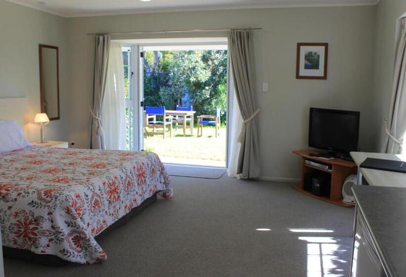 Ash Grove Boutique Motel