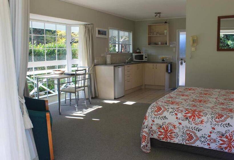 Ash Grove Boutique Motel