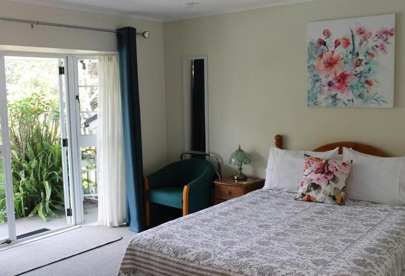 Ash Grove Boutique Motel