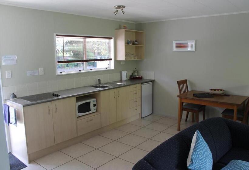 Ash Grove Boutique Motel