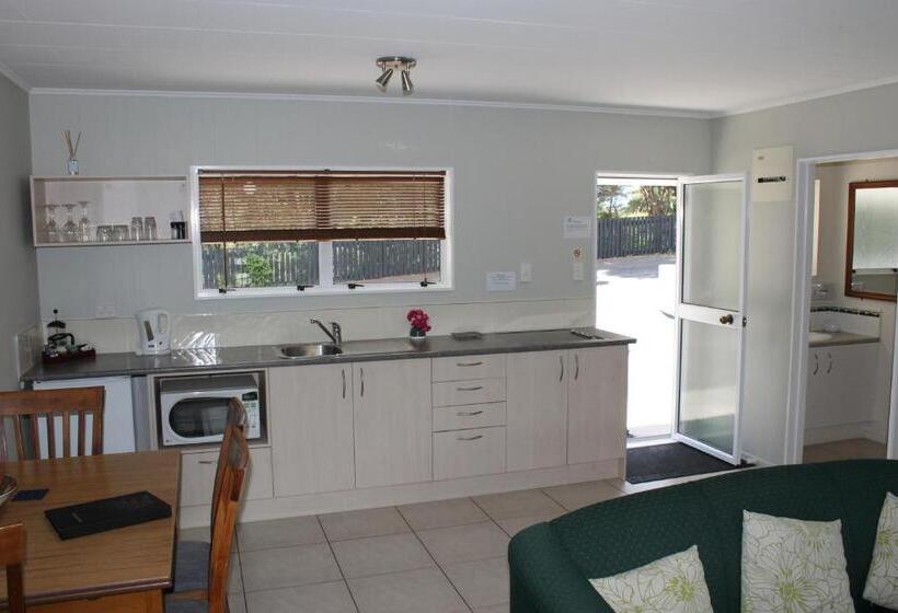 Ash Grove Boutique Motel