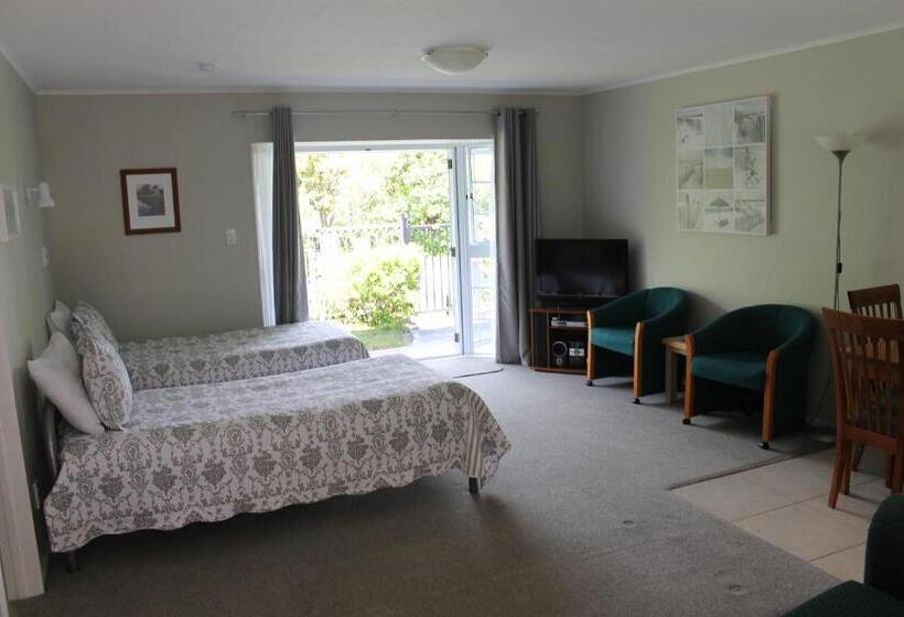 Ash Grove Boutique Motel