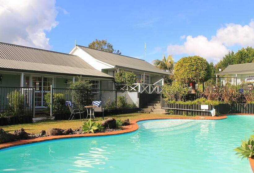 Ash Grove Boutique Motel