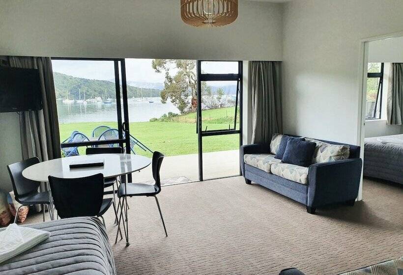 Bay Vista Waterfront Motel