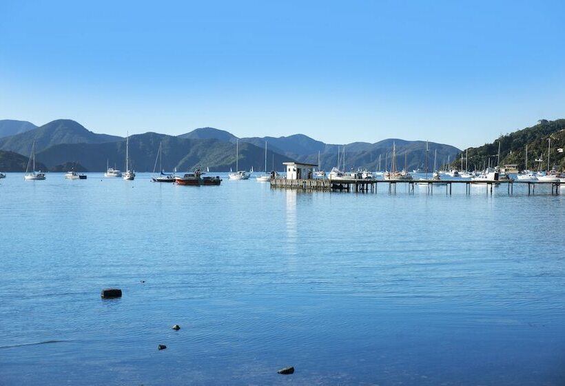 Bay Vista Waterfront Motel