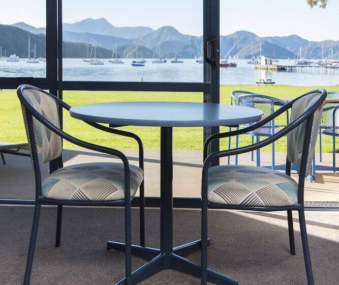 Bay Vista Waterfront Motel