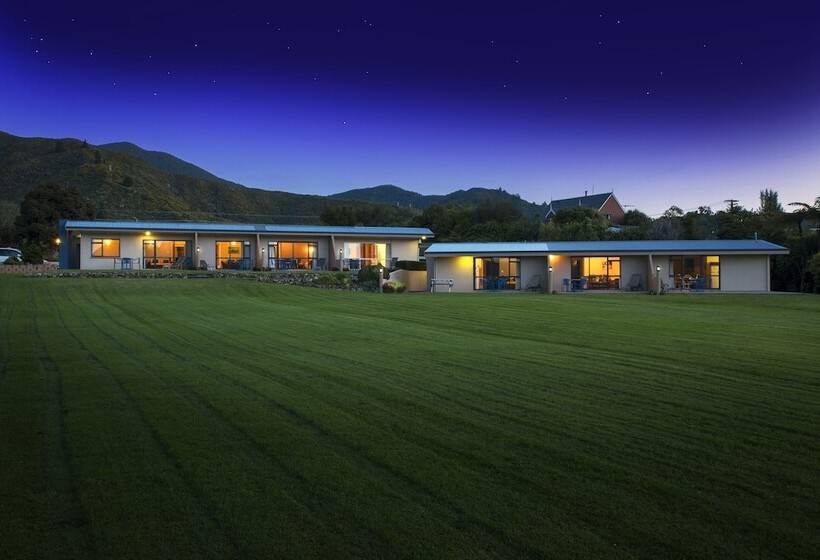 Bay Vista Waterfront Motel