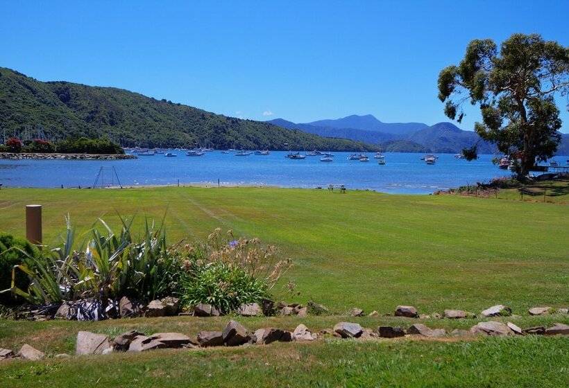 Bay Vista Waterfront Motel