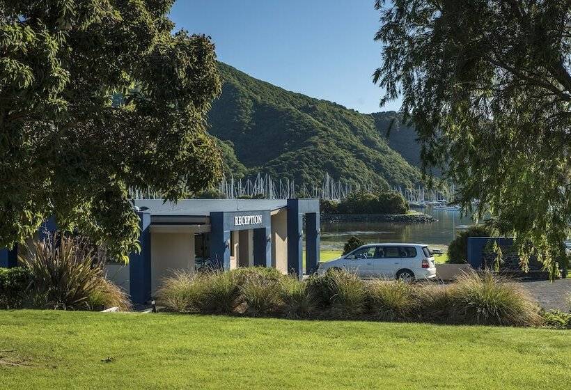 Bay Vista Waterfront Motel