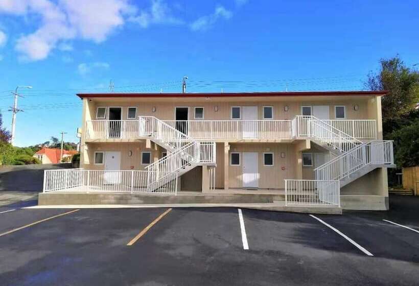 Bayfield Motel And Apartment