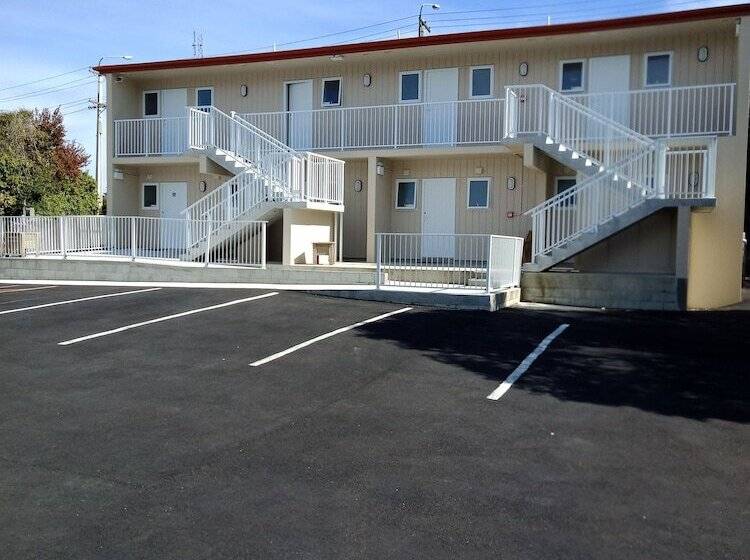 Bayfield Motel And Apartment