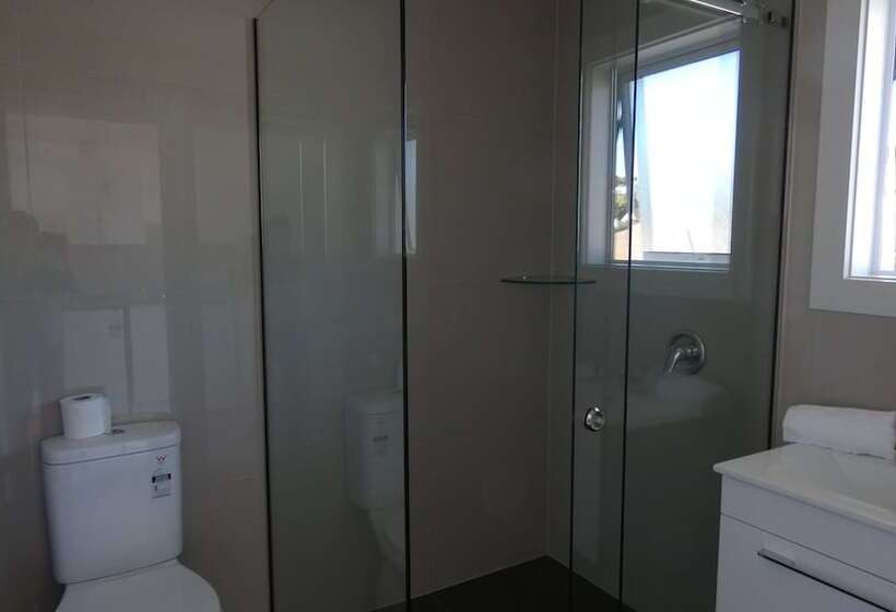 Bayfield Motel And Apartment