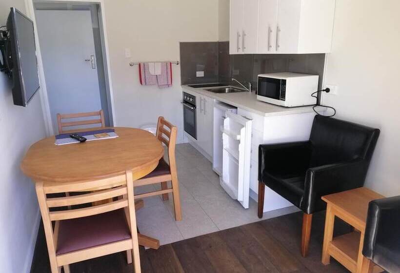 Bayfield Motel And Apartment