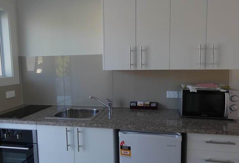 Bayfield Motel And Apartment