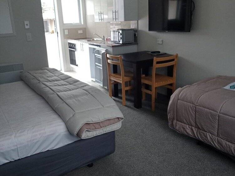 Bayfield Motel And Apartment