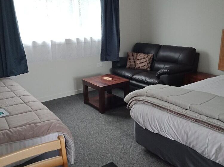 Bayfield Motel And Apartment