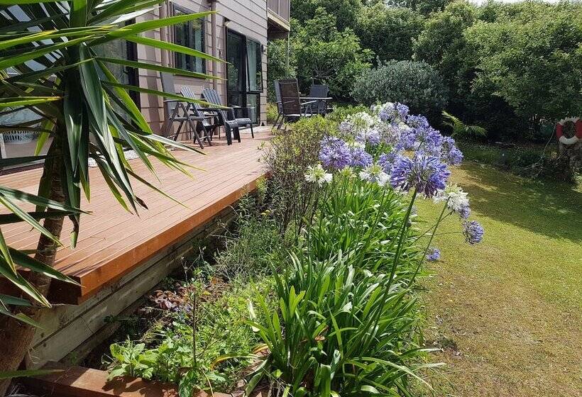 민박 A Room With A View