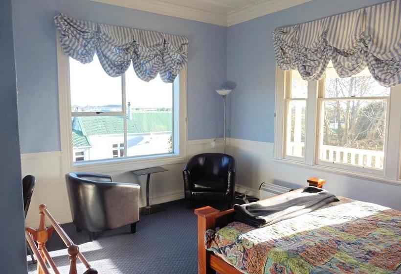 تختخواب و صبحانه Ace Accommodation