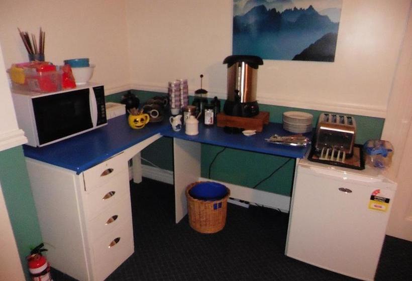 تختخواب و صبحانه Ace Accommodation