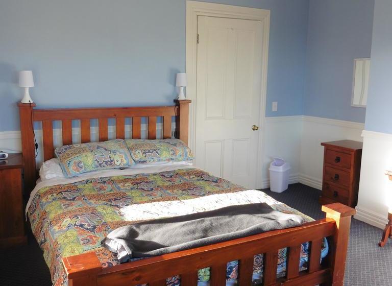 تختخواب و صبحانه Ace Accommodation