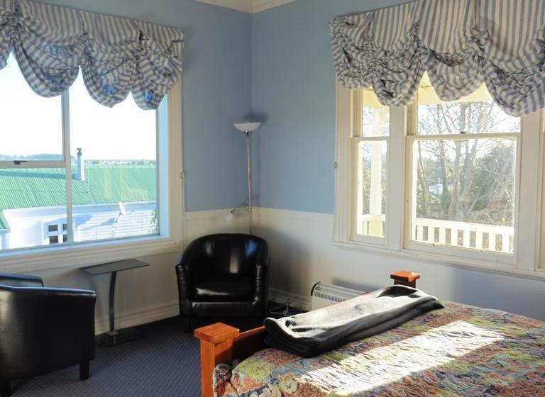 تختخواب و صبحانه Ace Accommodation