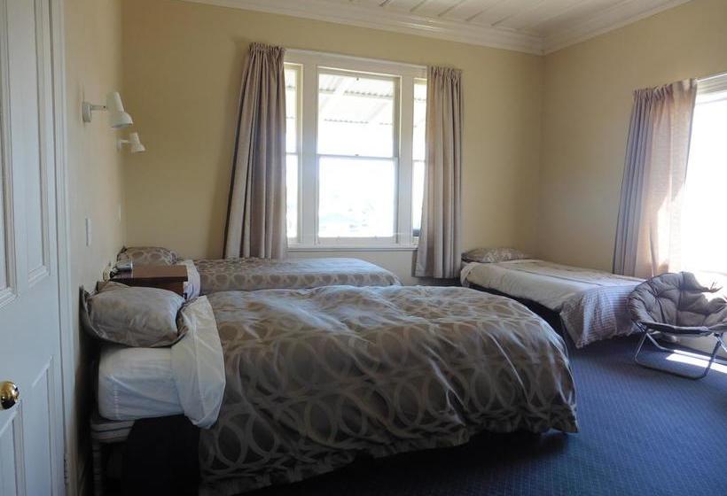 تختخواب و صبحانه Ace Accommodation