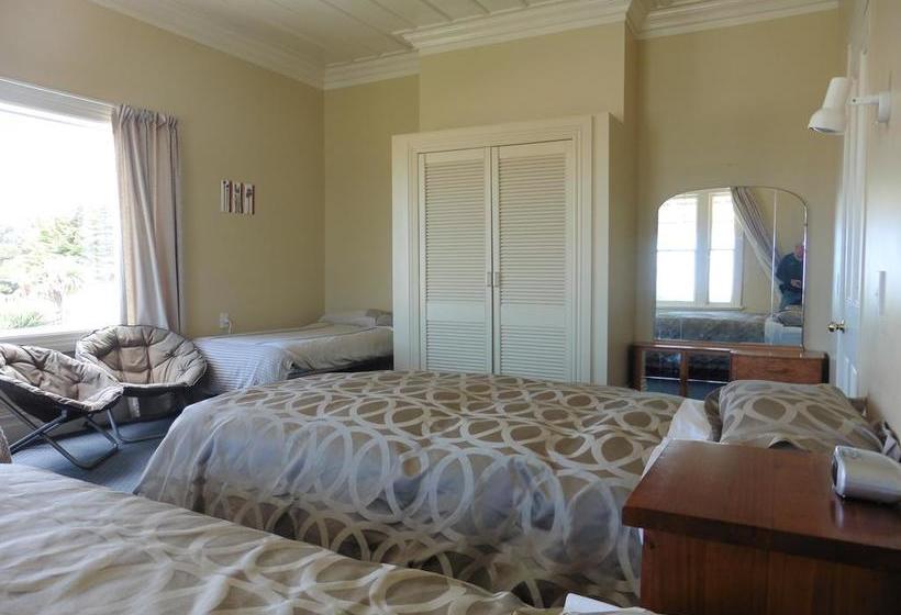 تختخواب و صبحانه Ace Accommodation