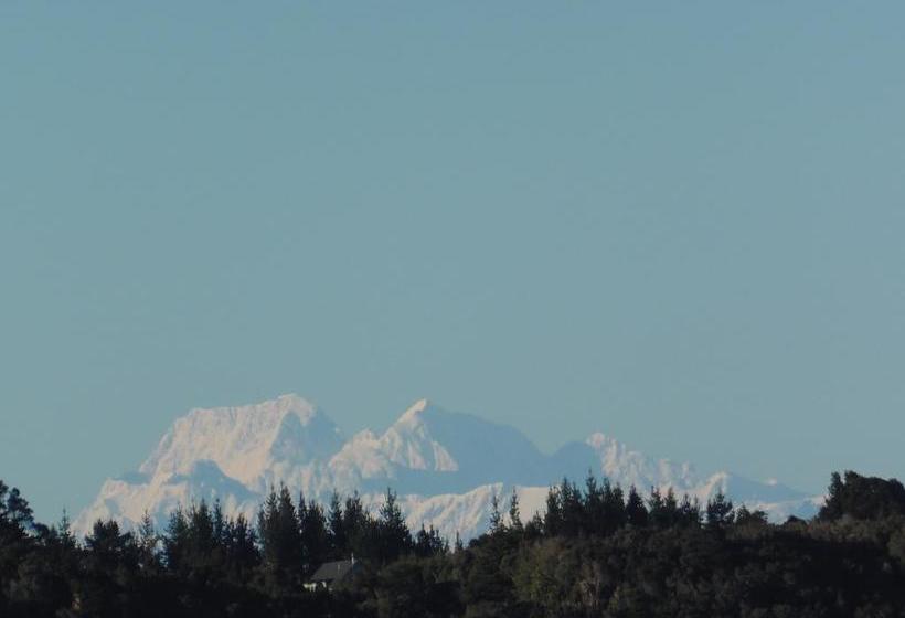 تختخواب و صبحانه Ace Accommodation