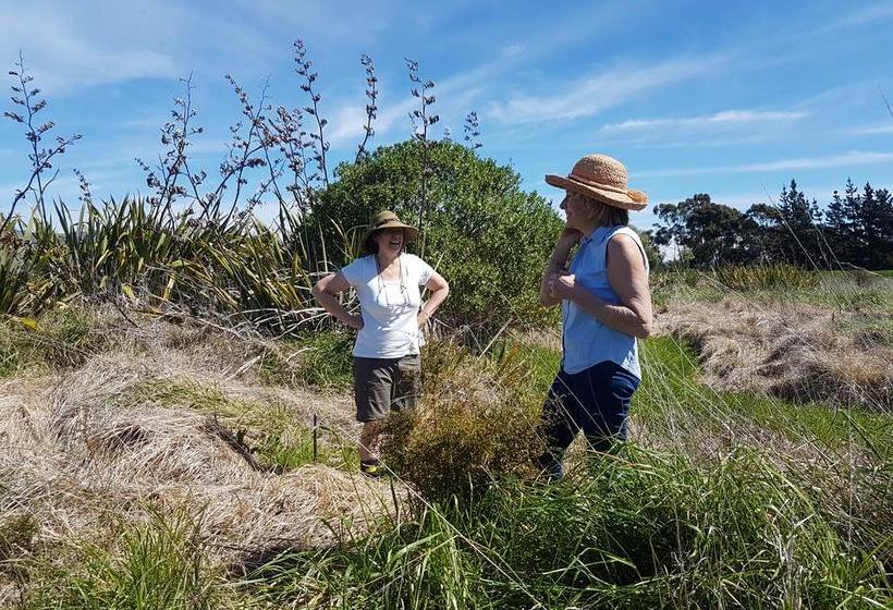 تختخواب و صبحانه Misty River Retreat