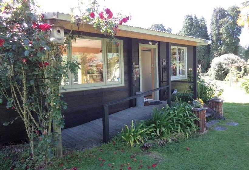 Bed and Breakfast Earthsounds Country Cottage