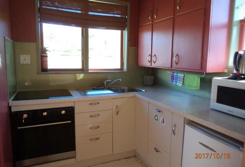 Bed and Breakfast Earthsounds Country Cottage