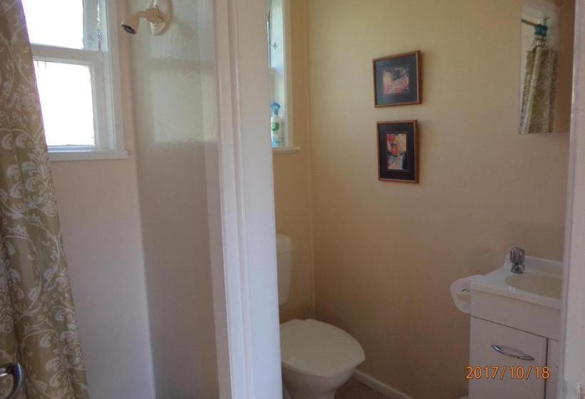 Bed and Breakfast Earthsounds Country Cottage