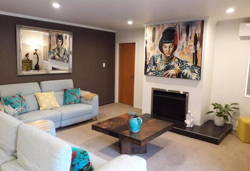 مبيت وإفطار Korbaylen Estate