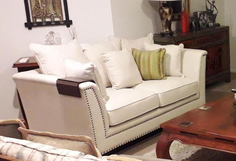 مبيت وإفطار Korbaylen Estate