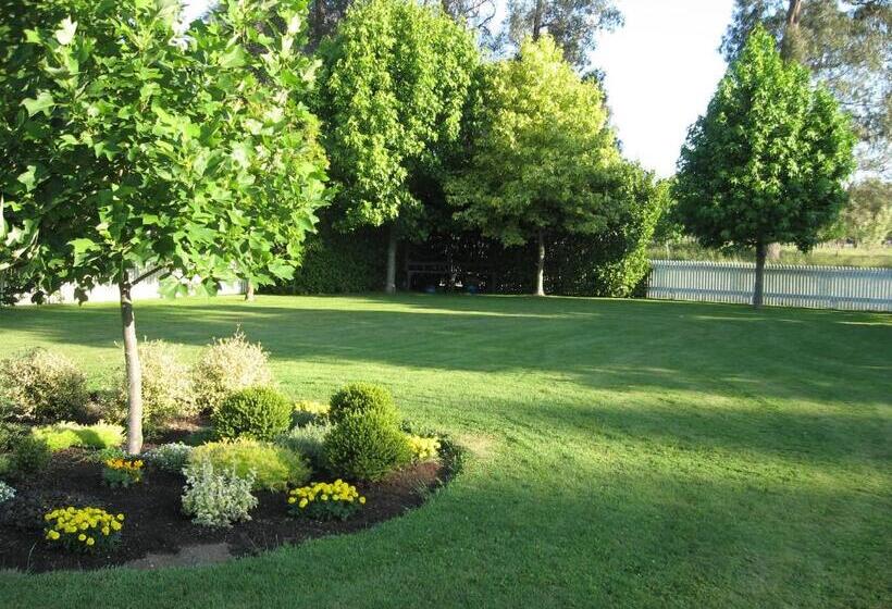 مبيت وإفطار Korbaylen Estate