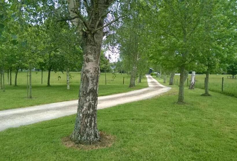 مبيت وإفطار Korbaylen Estate