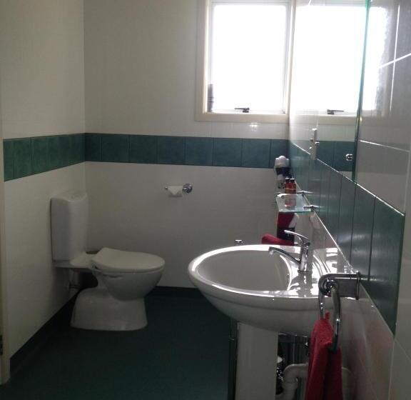 تختخواب و صبحانه Lovett Lodge