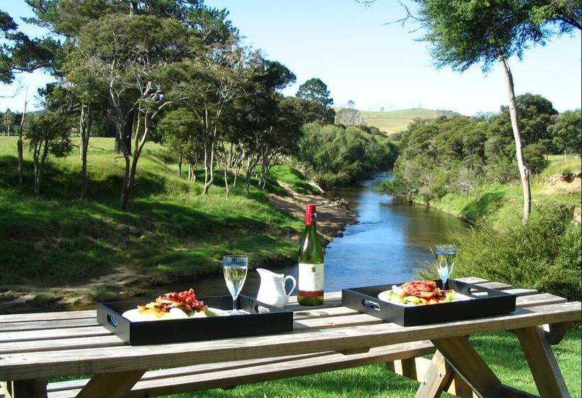 민박 Riverside Homestead