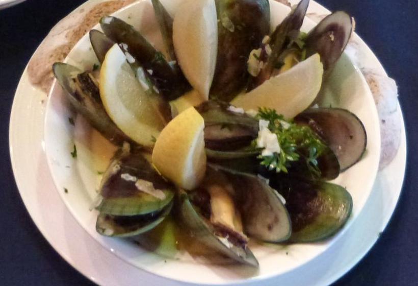 민박 Riverside Homestead