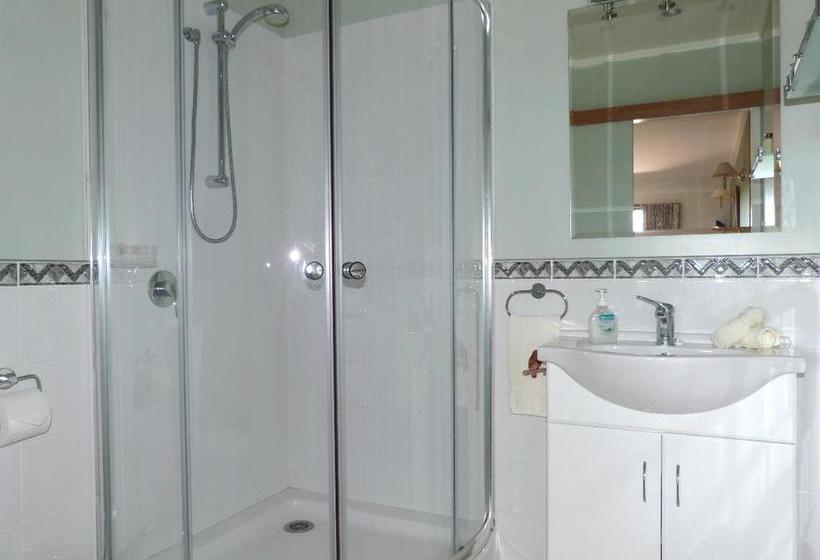 민박 Riverside Homestead