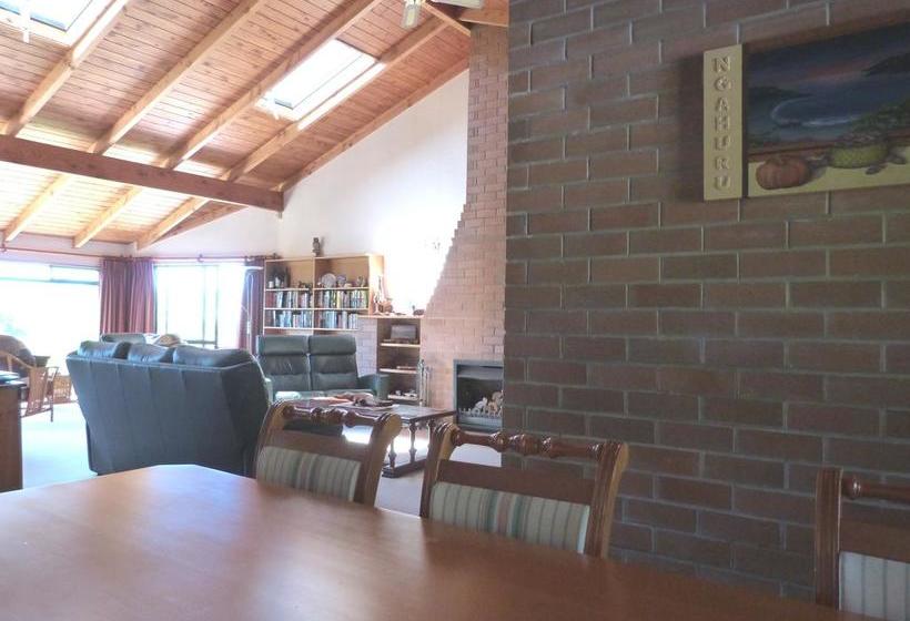 민박 Riverside Homestead