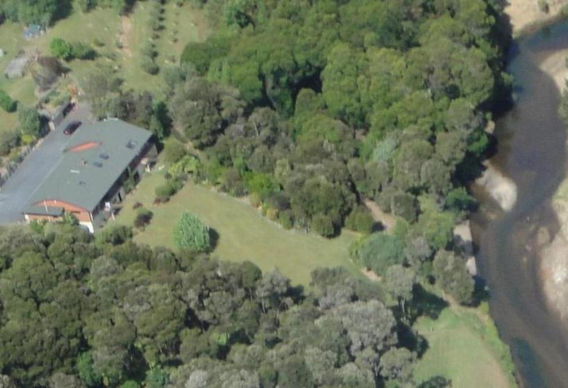 민박 Riverside Homestead