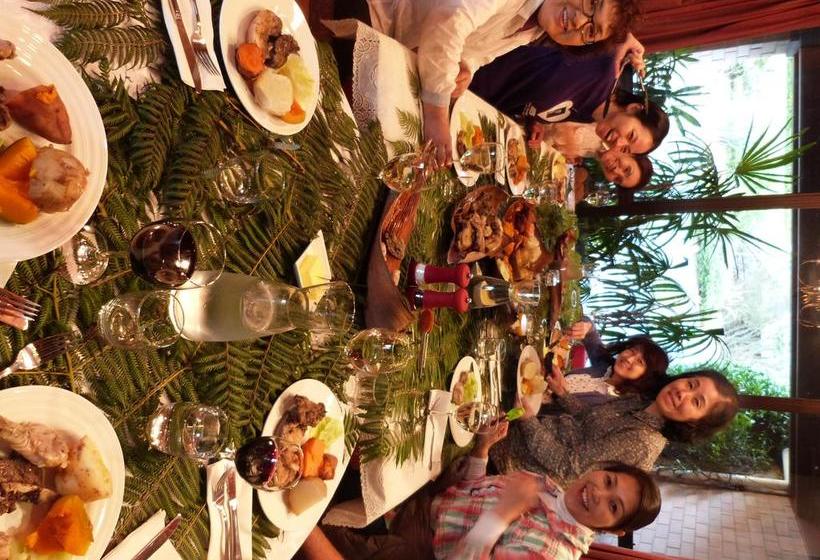 تختخواب و صبحانه Riverside Homestead