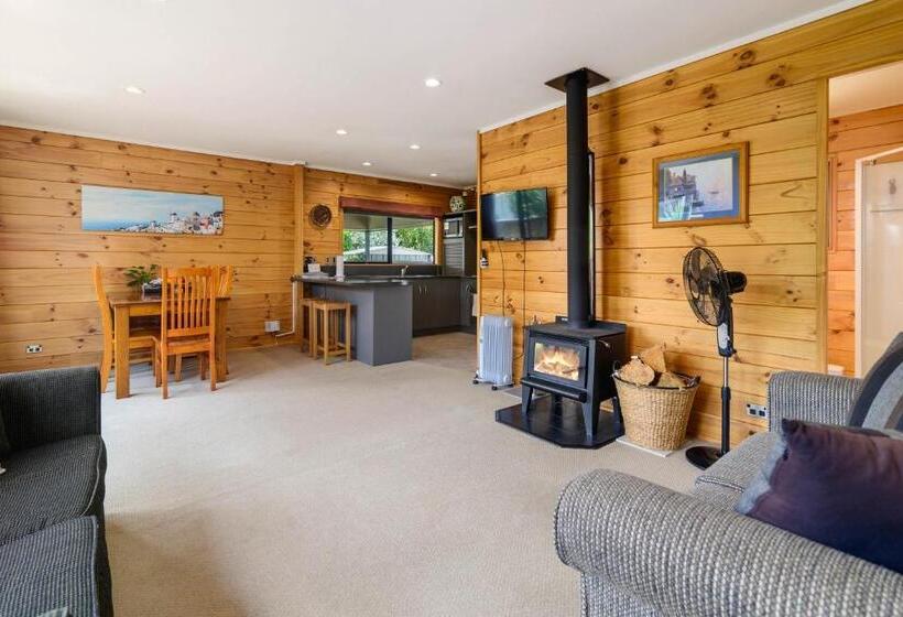 צימר Ngongotaha Lakeside Lodge