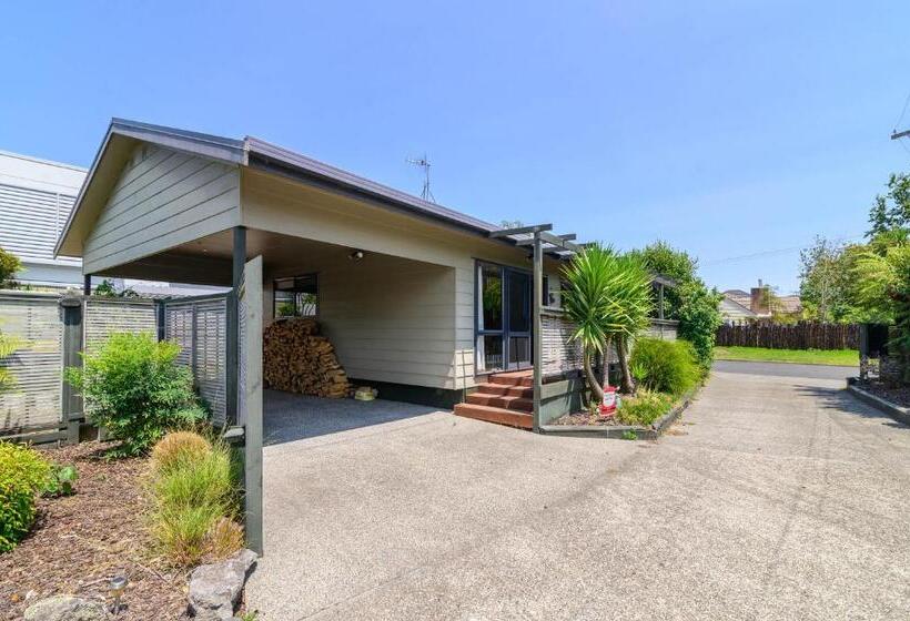 צימר Ngongotaha Lakeside Lodge