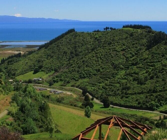 تختخواب و صبحانه Parautane Lodge