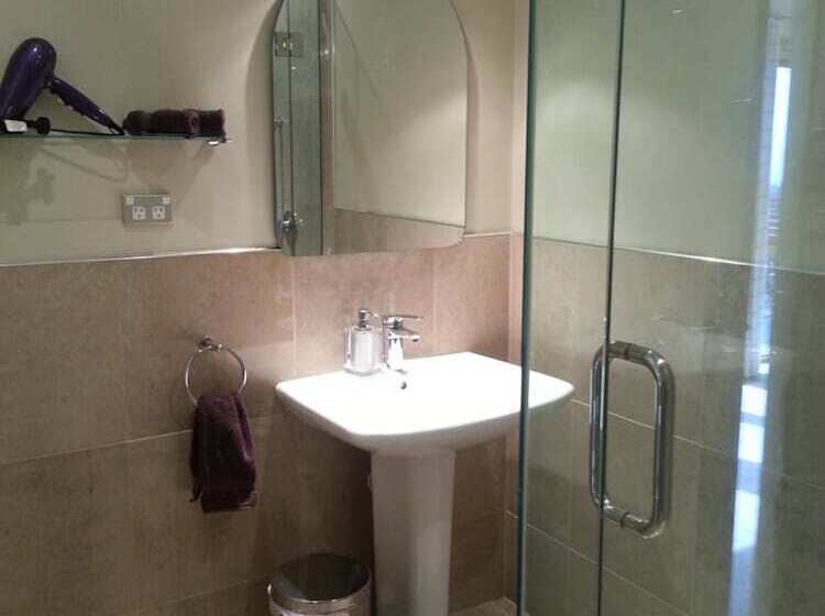 تختخواب و صبحانه Parautane Lodge