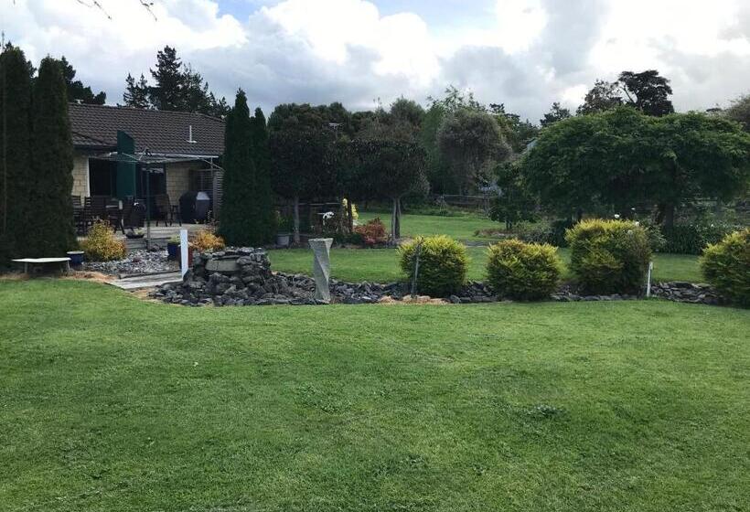 צימר Silverdale Garden Stay